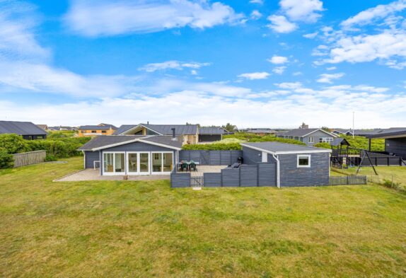 Gemütliches Ferienhaus mit Wintergarten nah am Strand