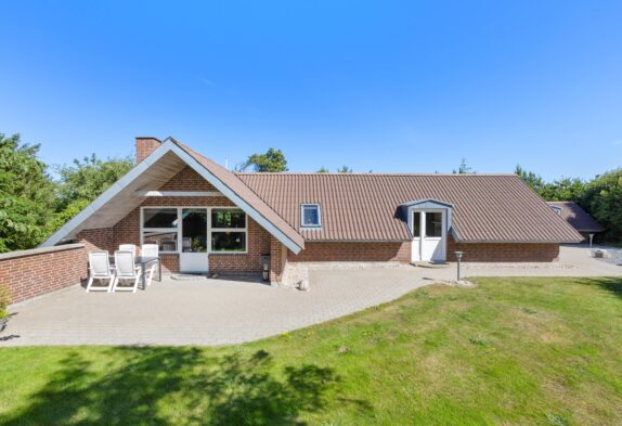 Hyggeligt feriehus i Søndervig med sauna tæt på hav og by