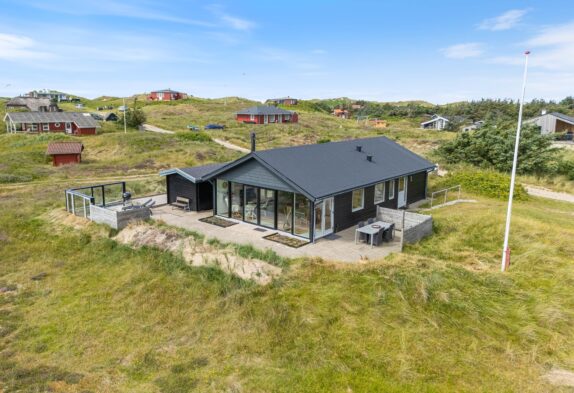 Einladendes Ferienhaus mit Holzofen, 400 m zum Strand