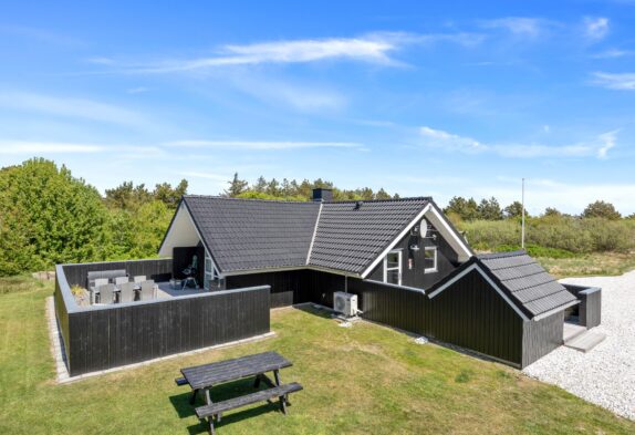 Kleines, buntes Ferienhaus mit Sauna & Kamin am Meer