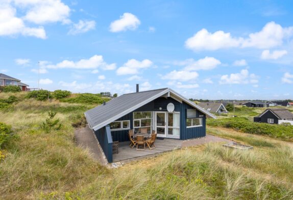 Strandnaher Ferienhaus auf Naturgrundstück mit Holzofen