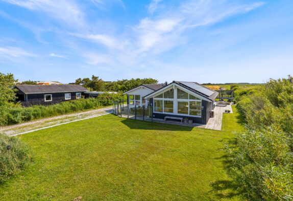 Zentral gelegenes Ferienhaus mit Whirlpool in Søndervig