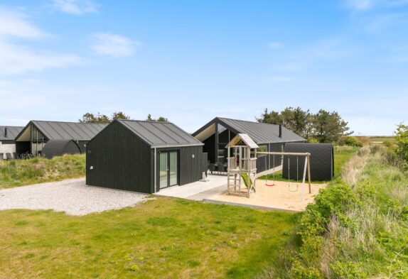Moderne sommerhus med udespa og udesauna i Søndervig